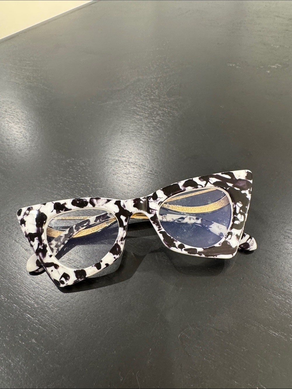 Stylish Black & White Patterned Cat-Eye glasses